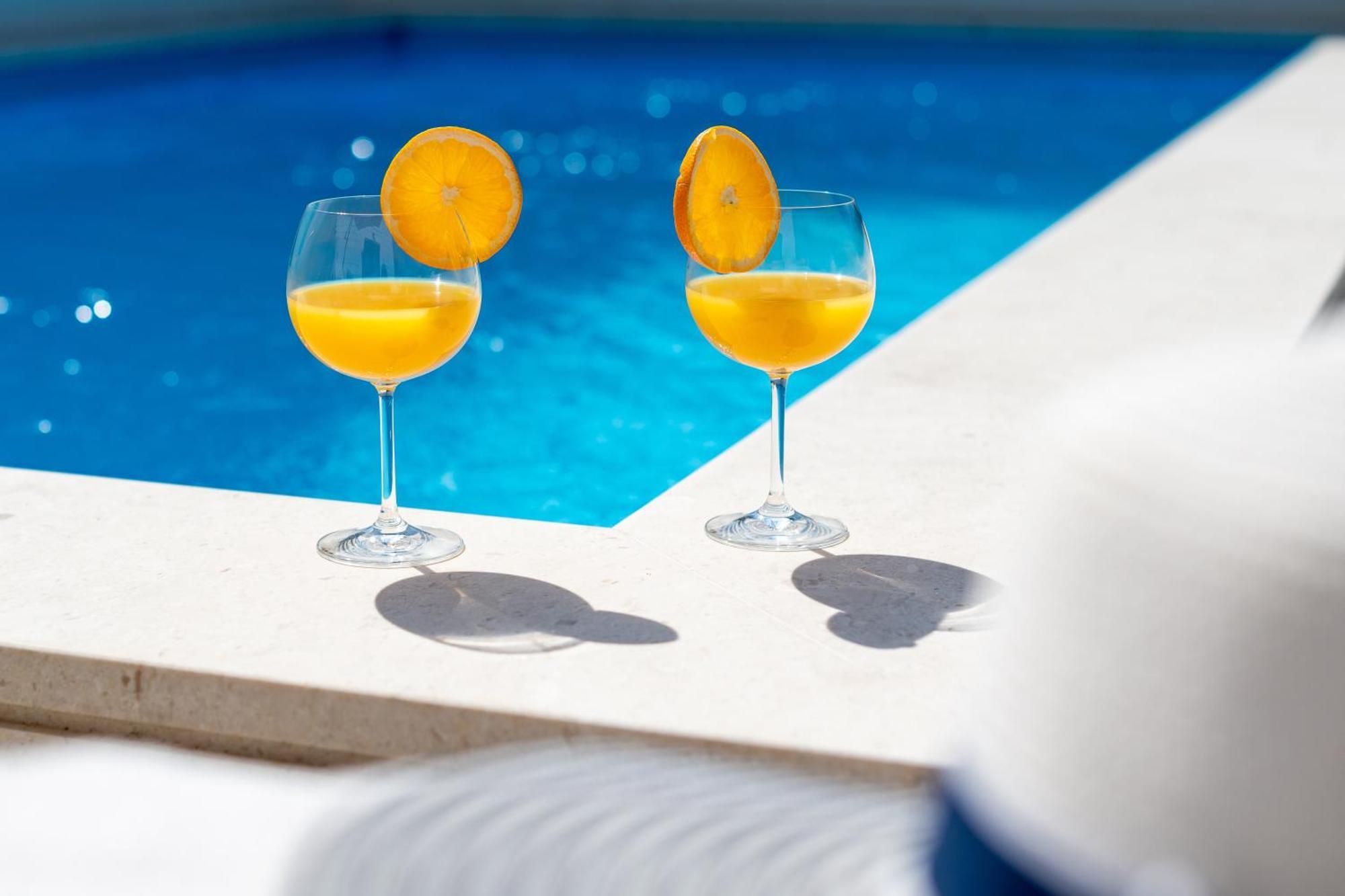 Gabriel With Pool, Sauna, Jacuzzi Vila