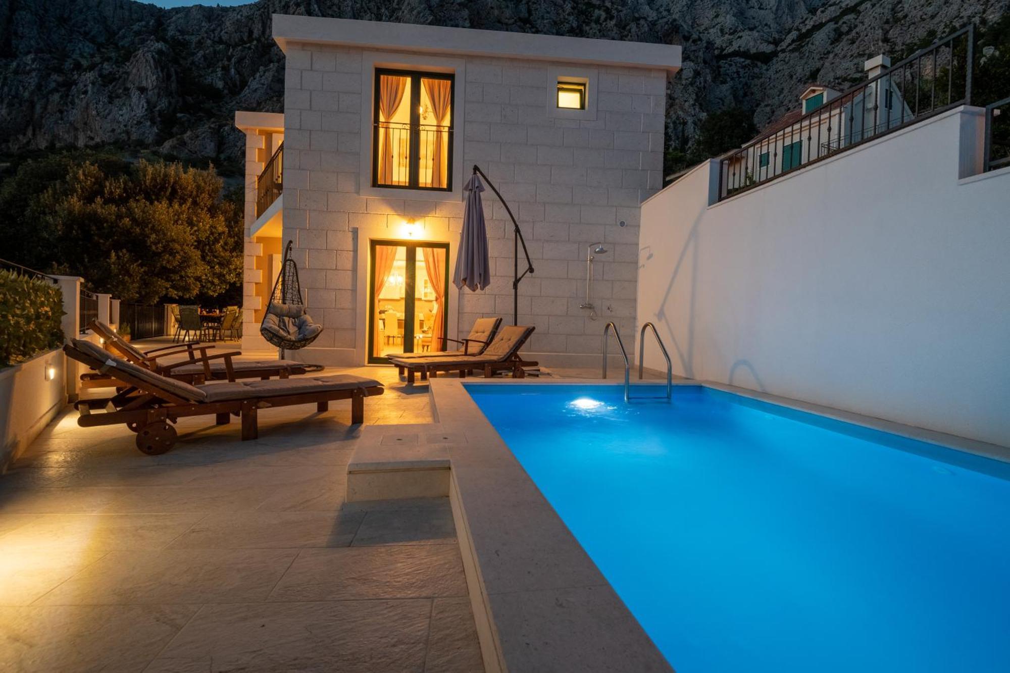 Gabriel With Pool, Sauna, Jacuzzi Vila *