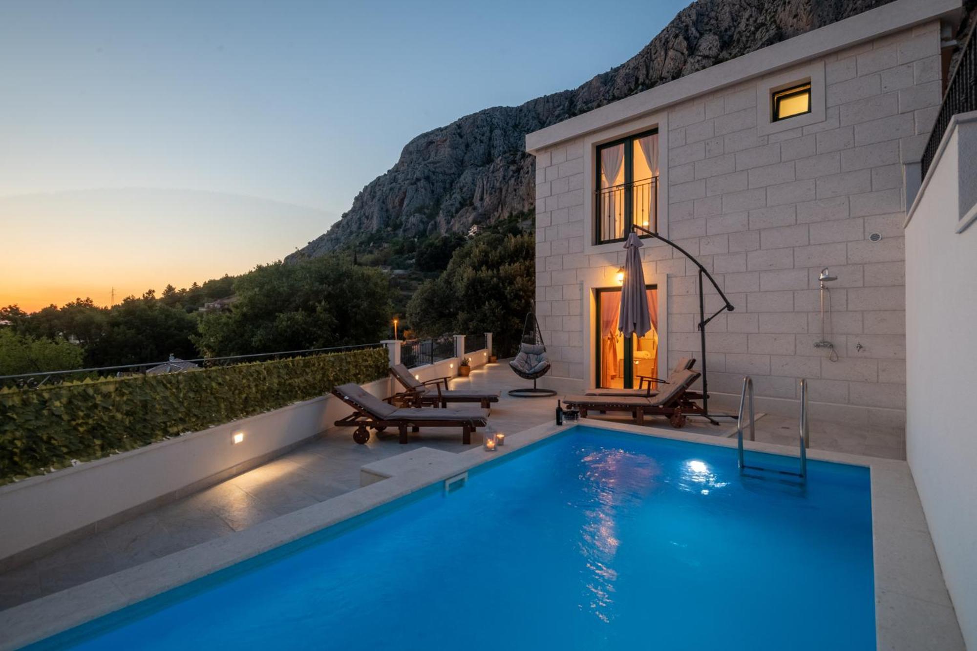 Gabriel With Pool, Sauna, Jacuzzi * Makarska