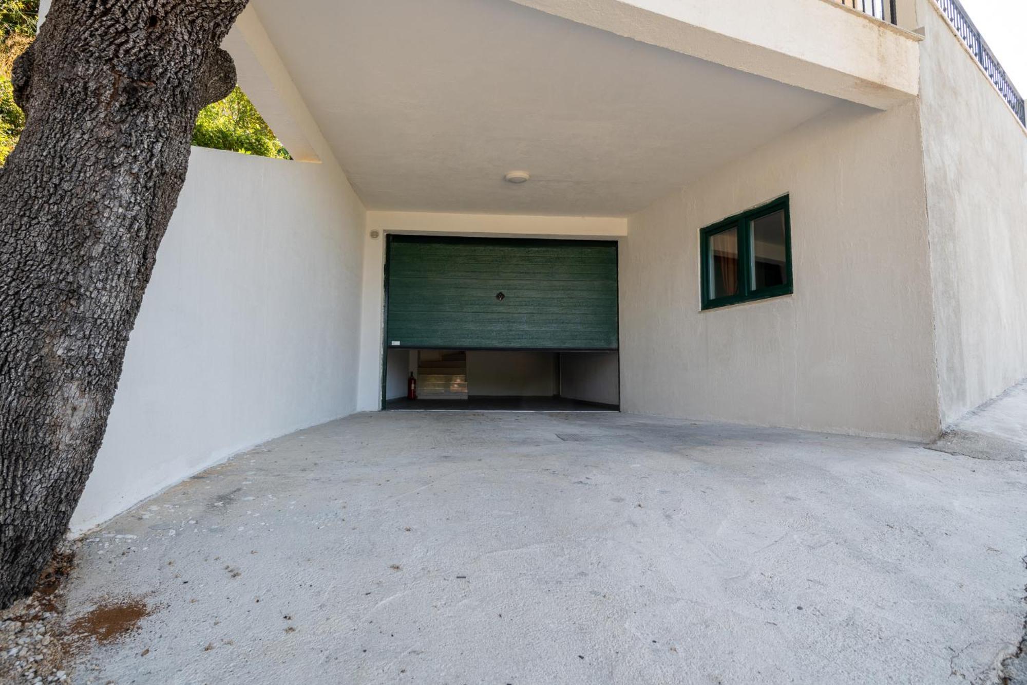 Gabriel With Pool, Sauna, Jacuzzi Vila