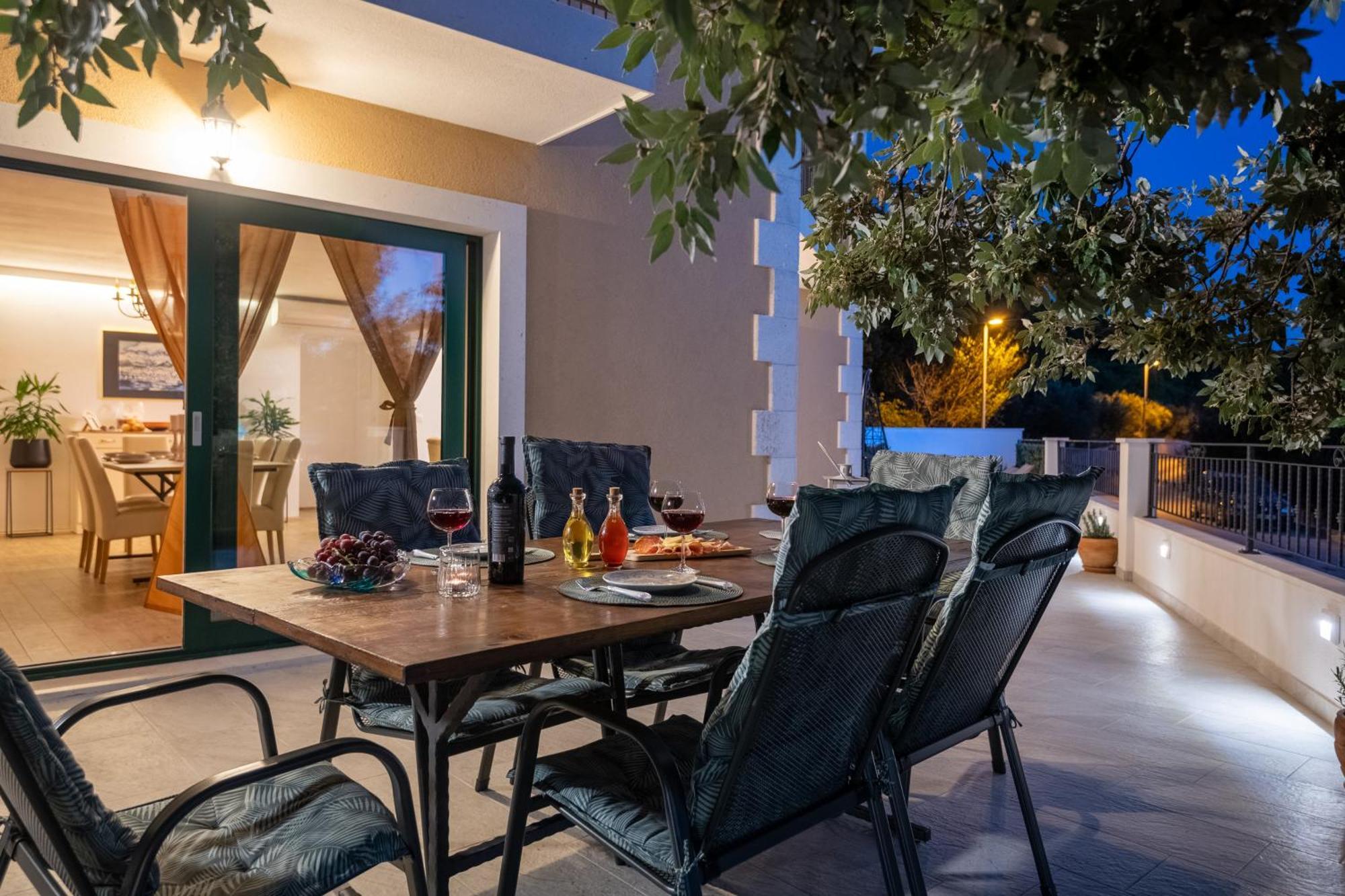 Gabriel With Pool, Sauna, Jacuzzi Vila *