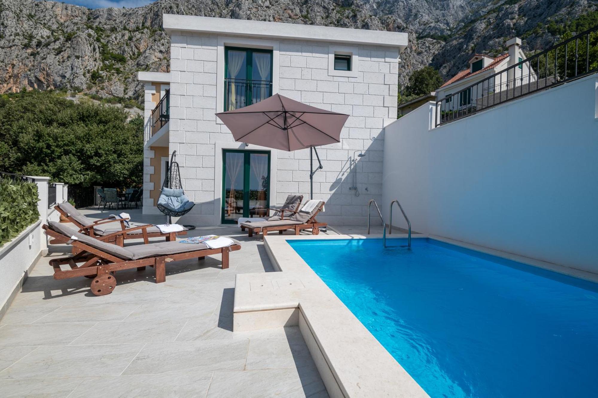Gabriel With Pool, Sauna, Jacuzzi